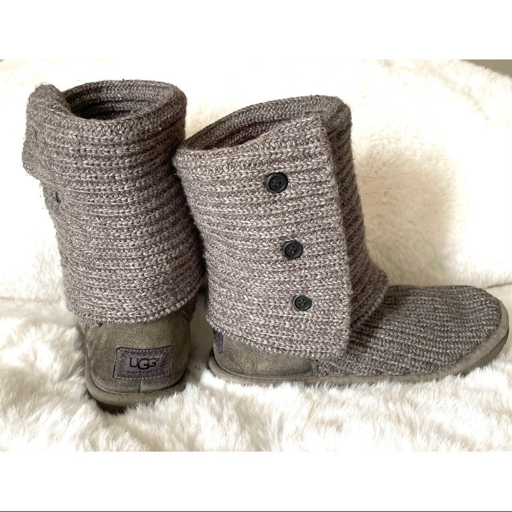 Gray cardy Ugg boots  - short sweater with buttons on top size 9 - AUTHENTIC